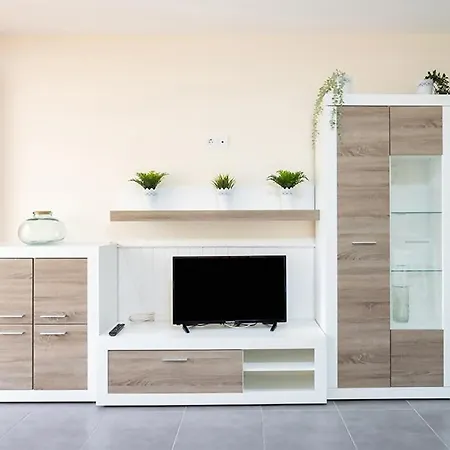 Apartment Neptuno Poll Y Experience