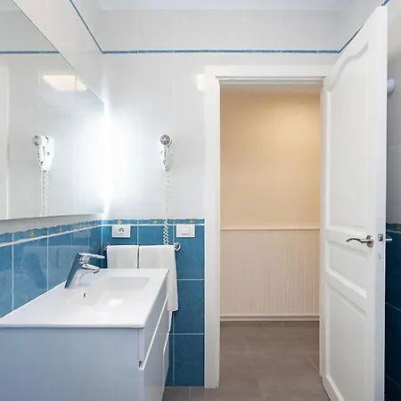 Apartment Neptuno Poll Y Experience *